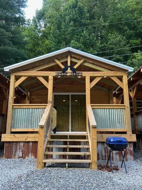 The Outlaws Hideaway Cabin 3.5