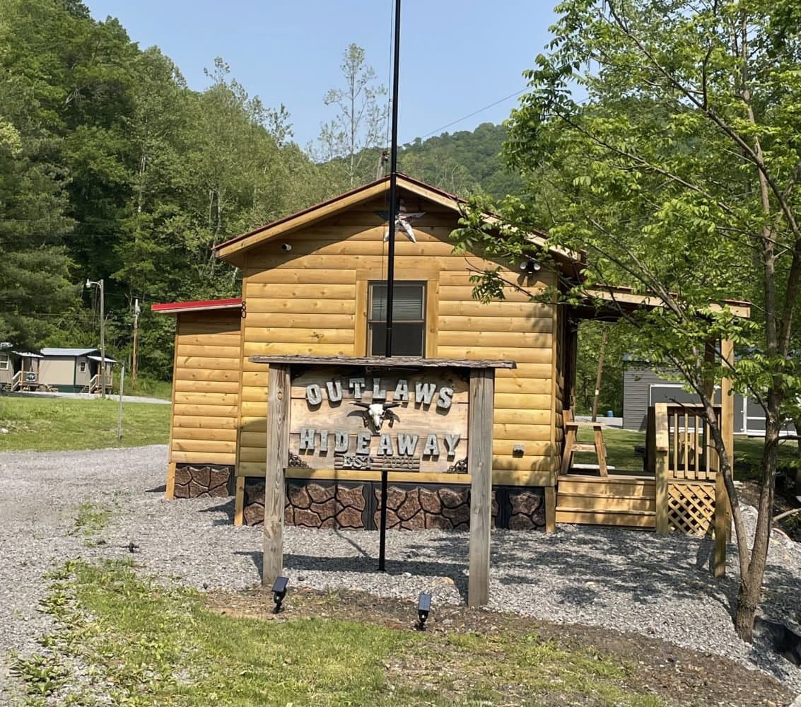 The Outlaws Hideaway Cabin 1