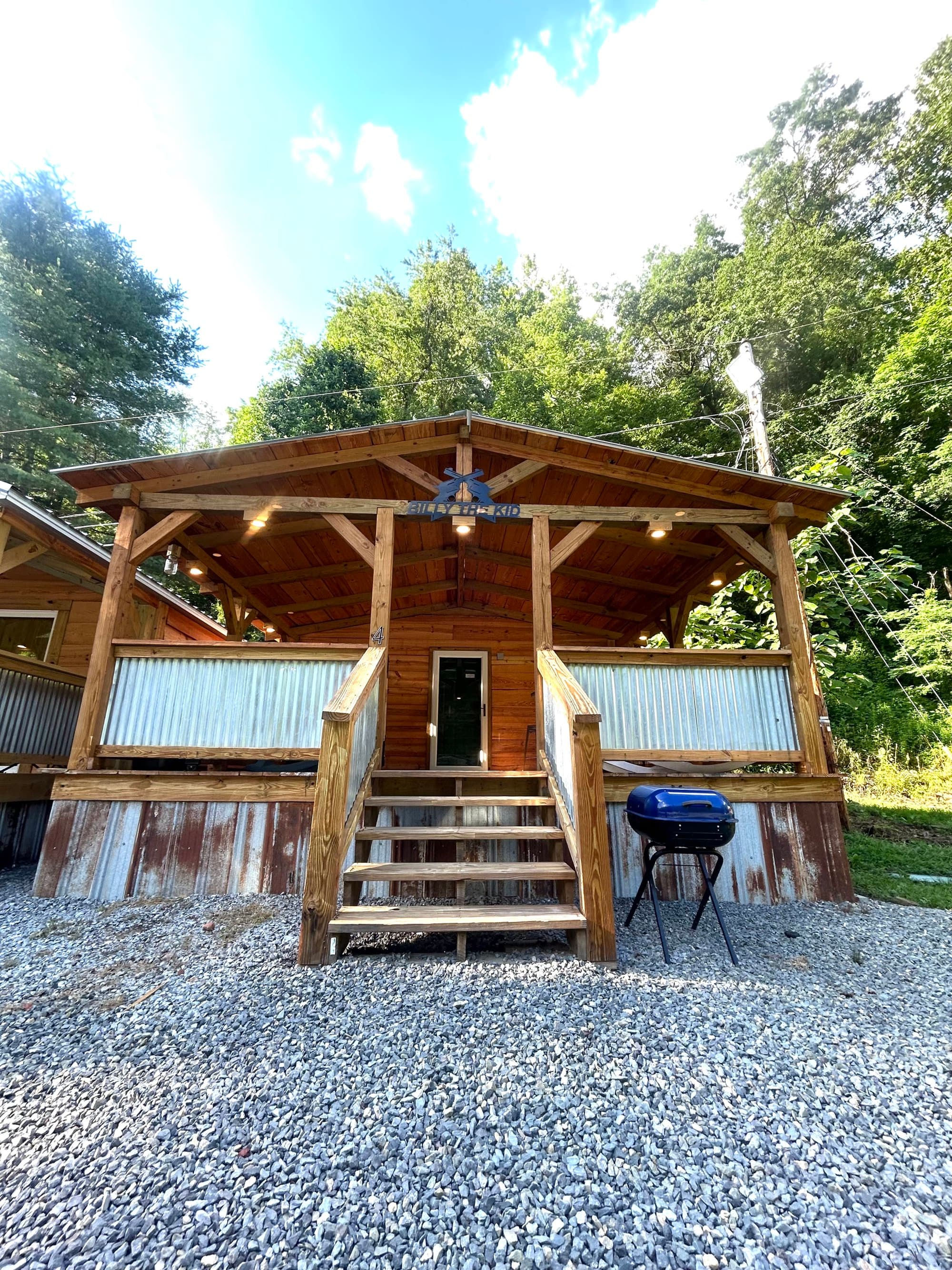 The Outlaws Hideaway Cabin 4